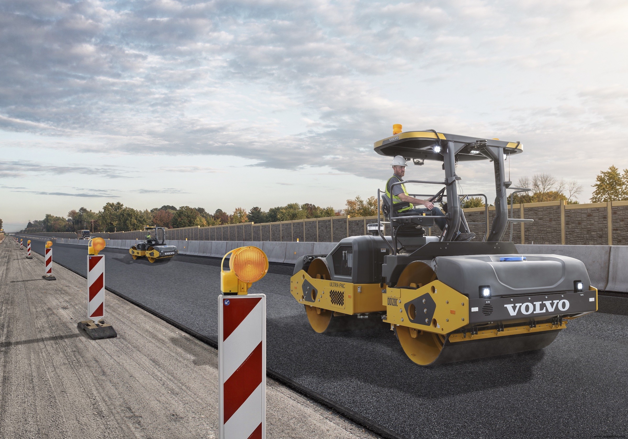 3 Proven Tips for Synchronizing Asphalt Compactors with Pavers
