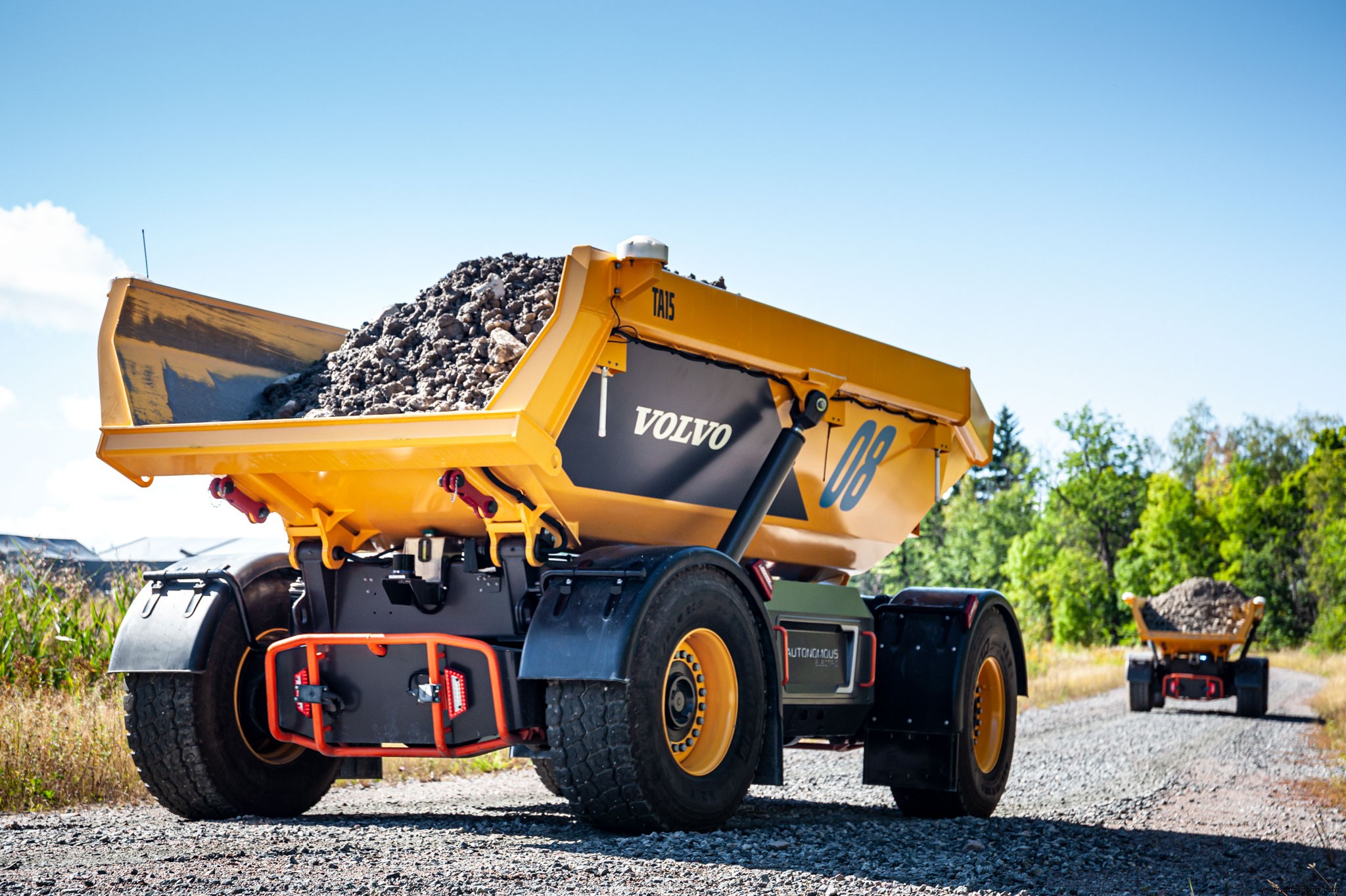 Revolutionizing Construction & Mining: Electric & Autonomous Heavy Equipment