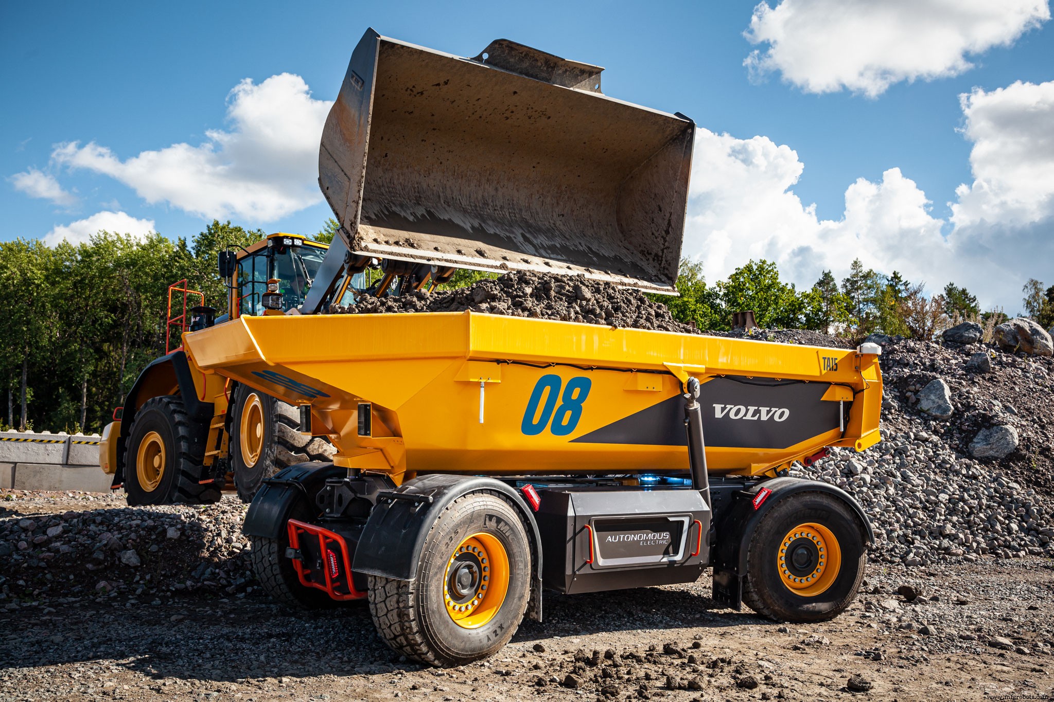 Revolutionizing Construction & Mining: Electric & Autonomous Heavy Equipment