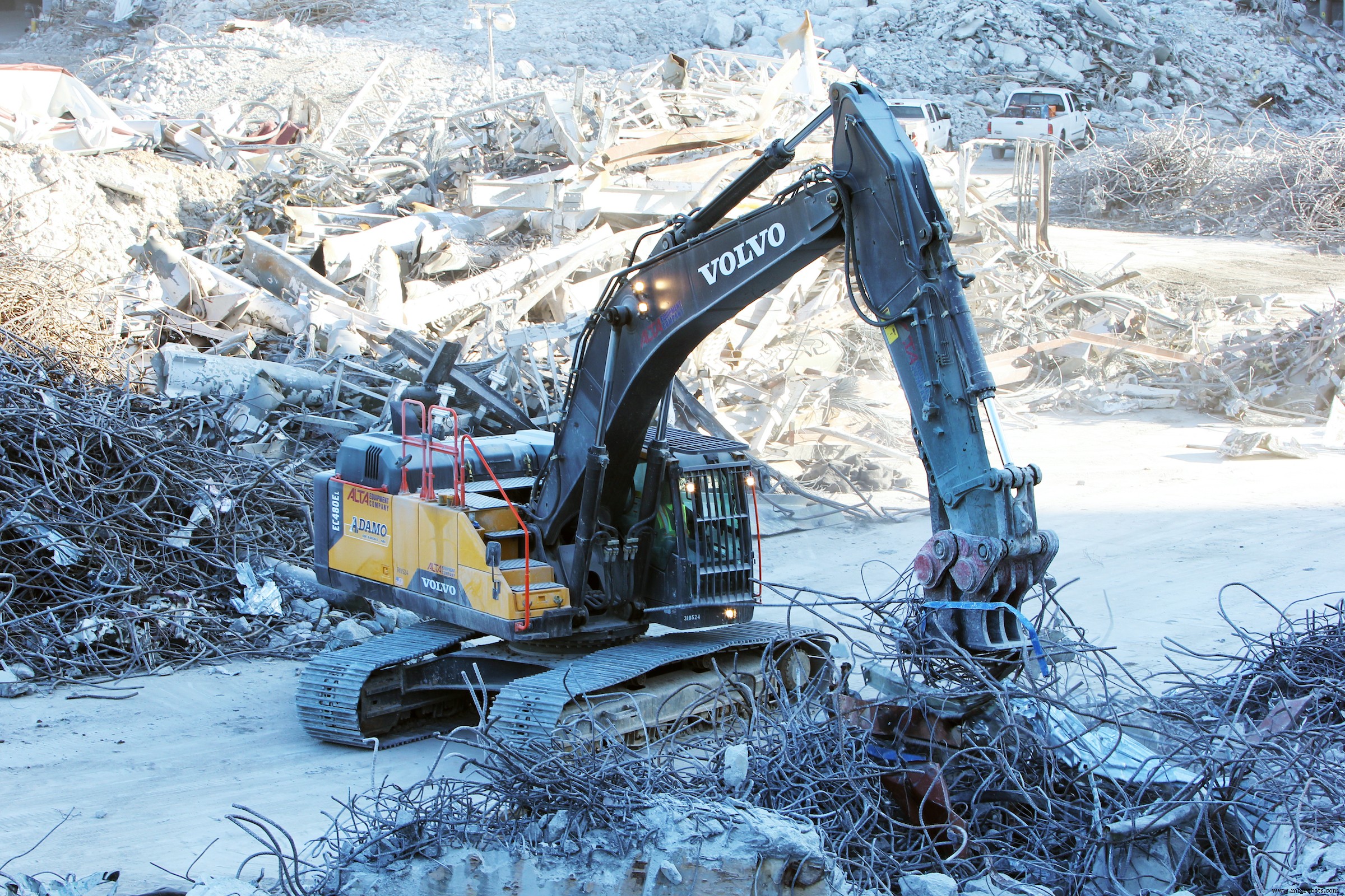 How to Pick the Best Demolition Cleanup Excavator: Expert Guide