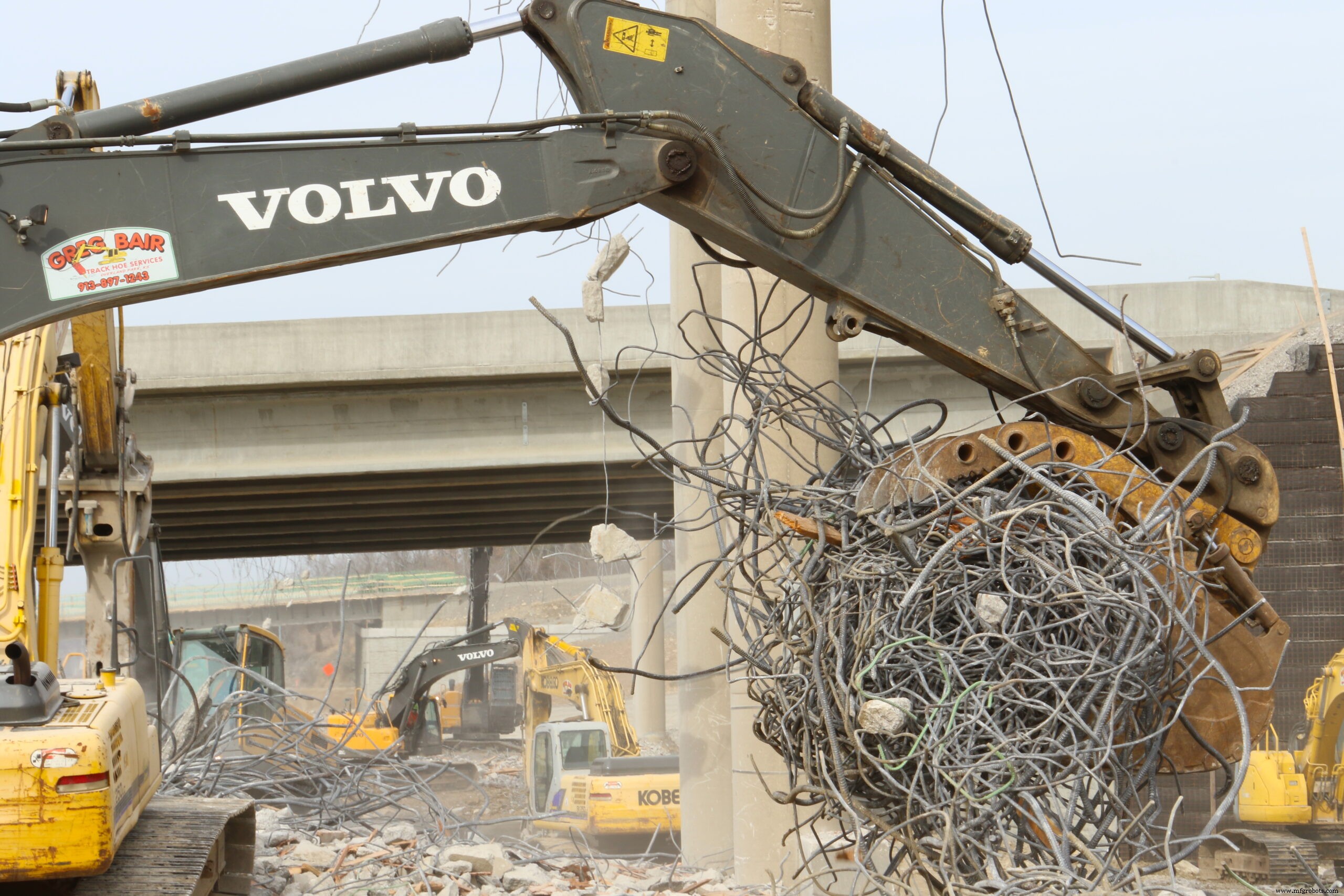 Maximize Profits with Demolition Excavators: Efficient Processing Strategies