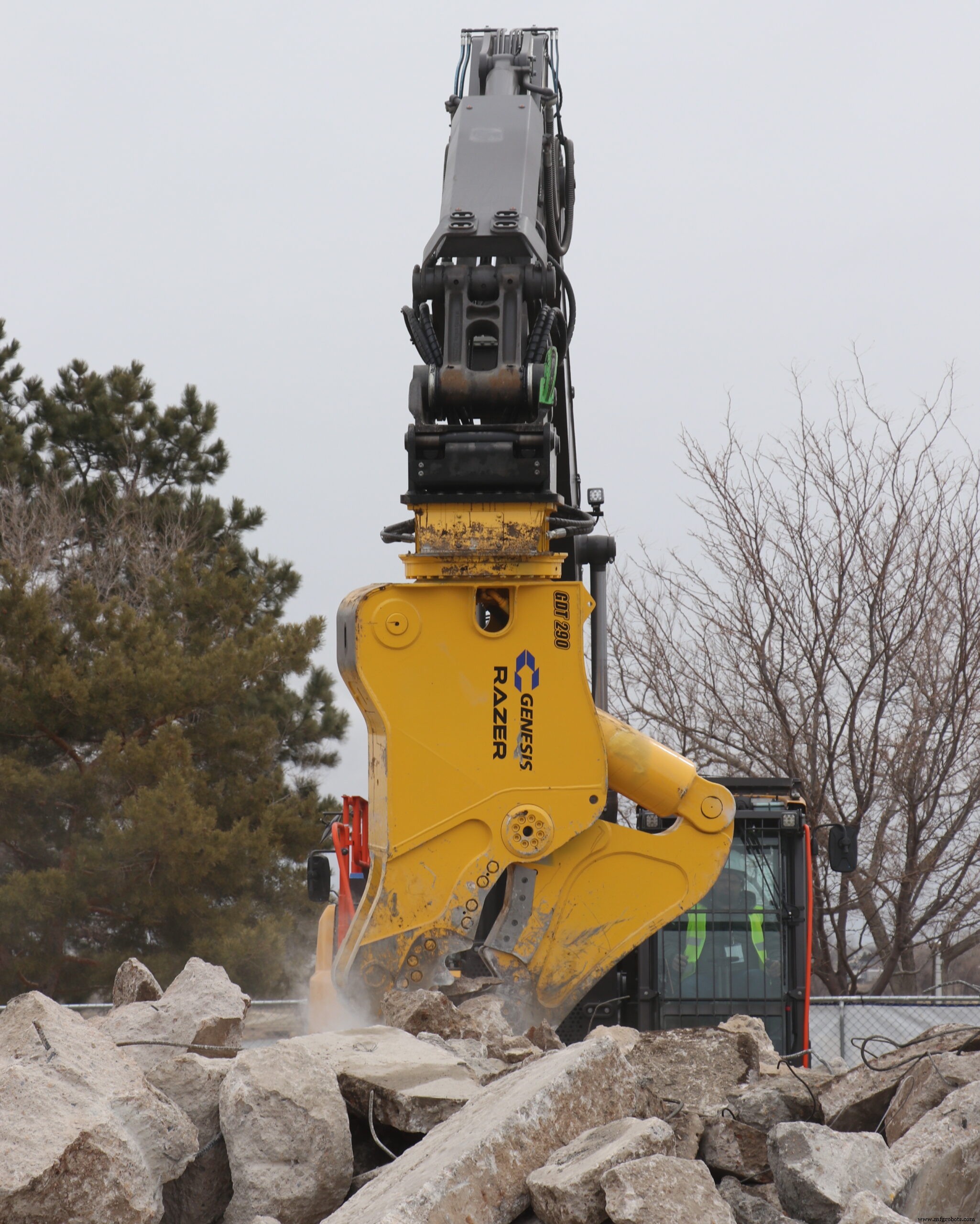 Maximize Profits with Demolition Excavators: Efficient Processing Strategies