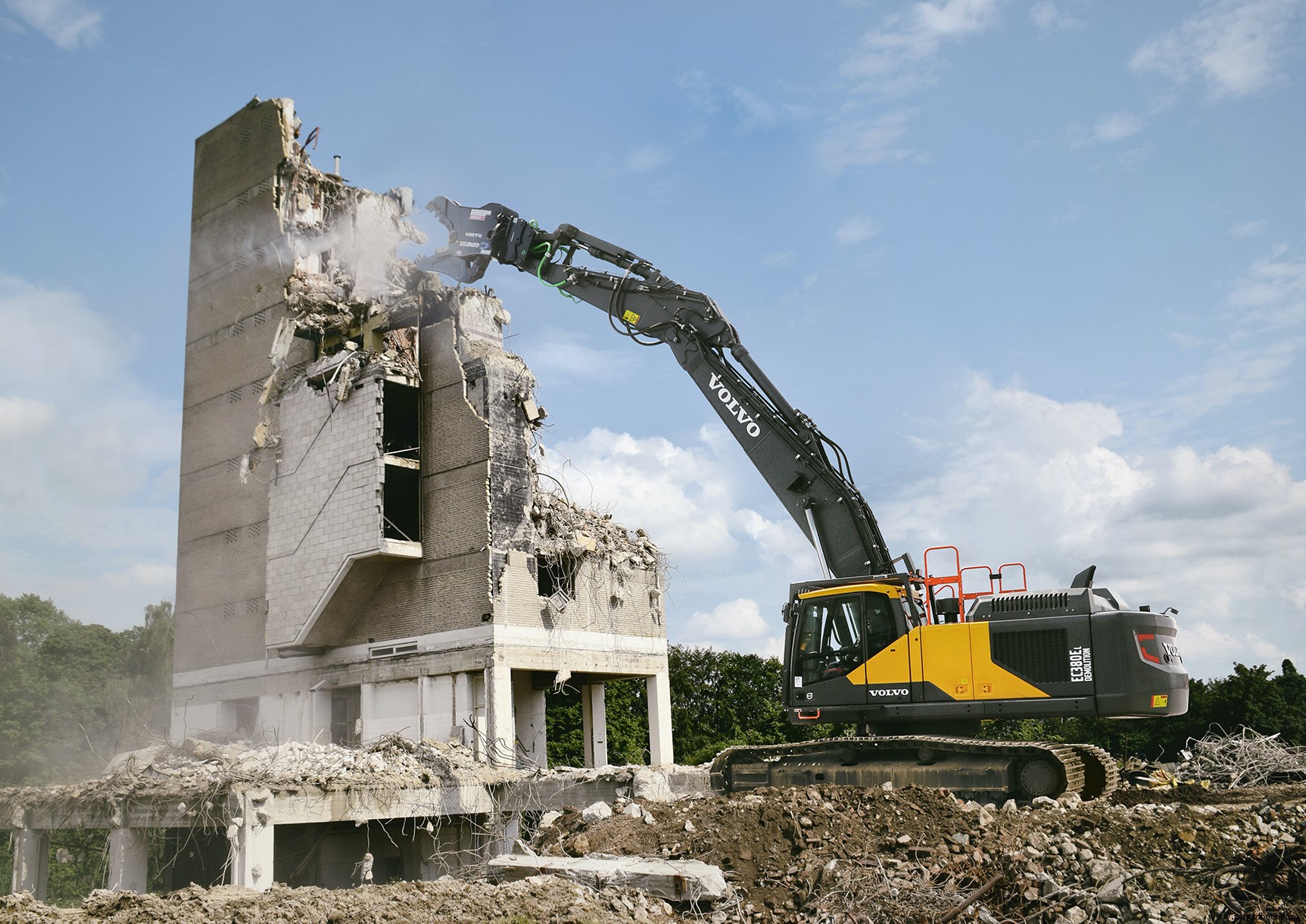 Maximize Profits with Demolition Excavators: Efficient Processing Strategies
