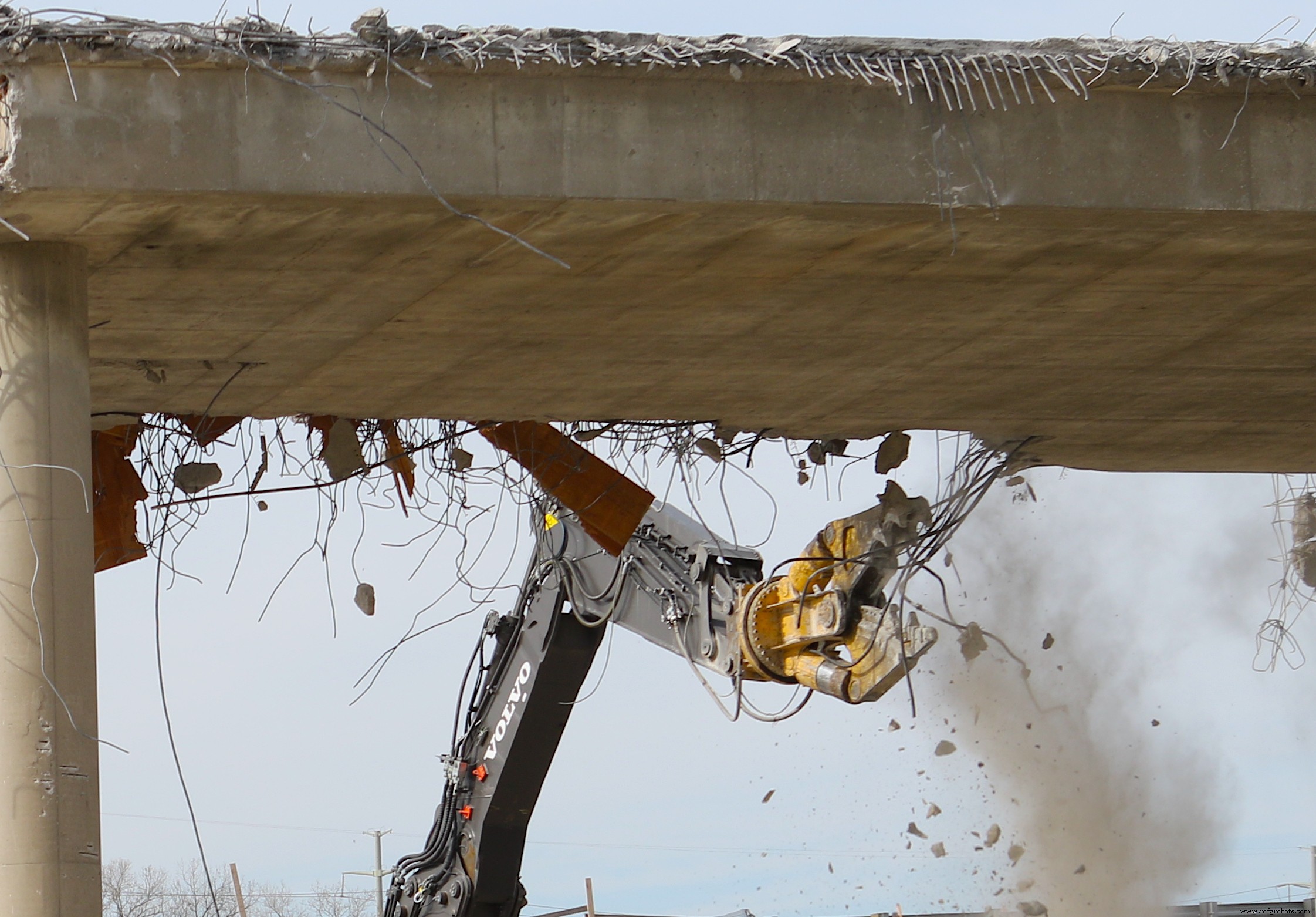 Maximize Profits with Demolition Excavators: Efficient Processing Strategies
