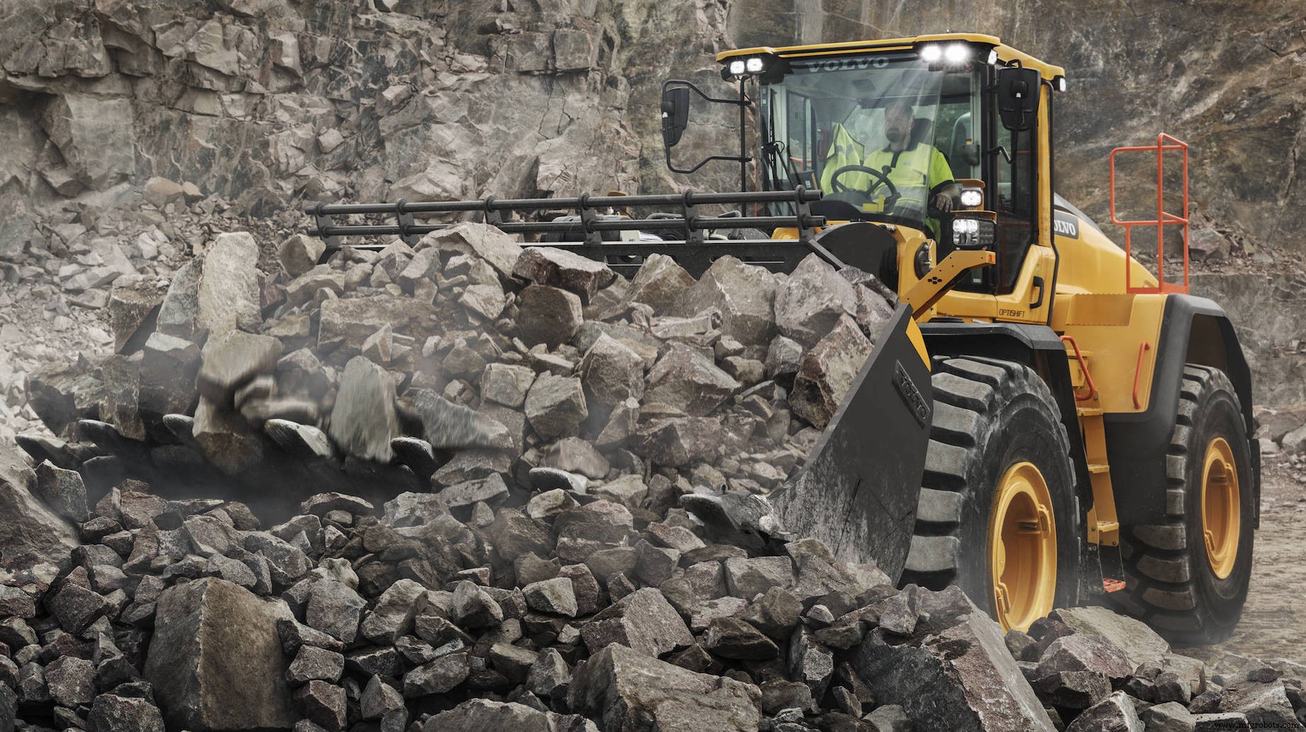 Expert Wheel Loader Operator Tips: Boost Loading Efficiency & Productivity