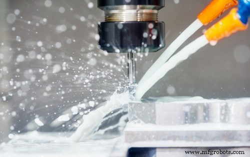 Cutting Fluids Unveiled: Types, Uses & Benefits in Metalworking