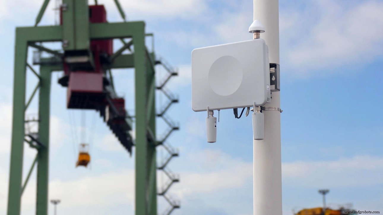 Unlocking Industry 4.0: How 5G & LTE Transform IoT in Manufacturing