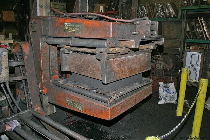 Sand Casting Explained: The Fundamentals of Metal Mold Fabrication