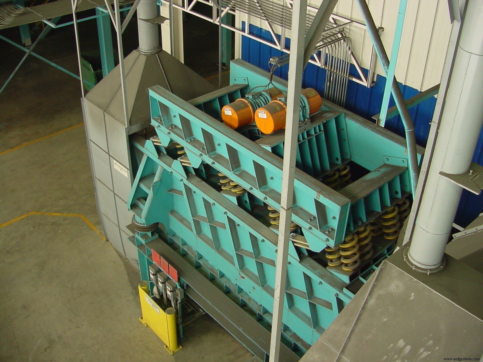 Enhance Foundry Efficiency with Two‑Mass Conveying Shakeouts