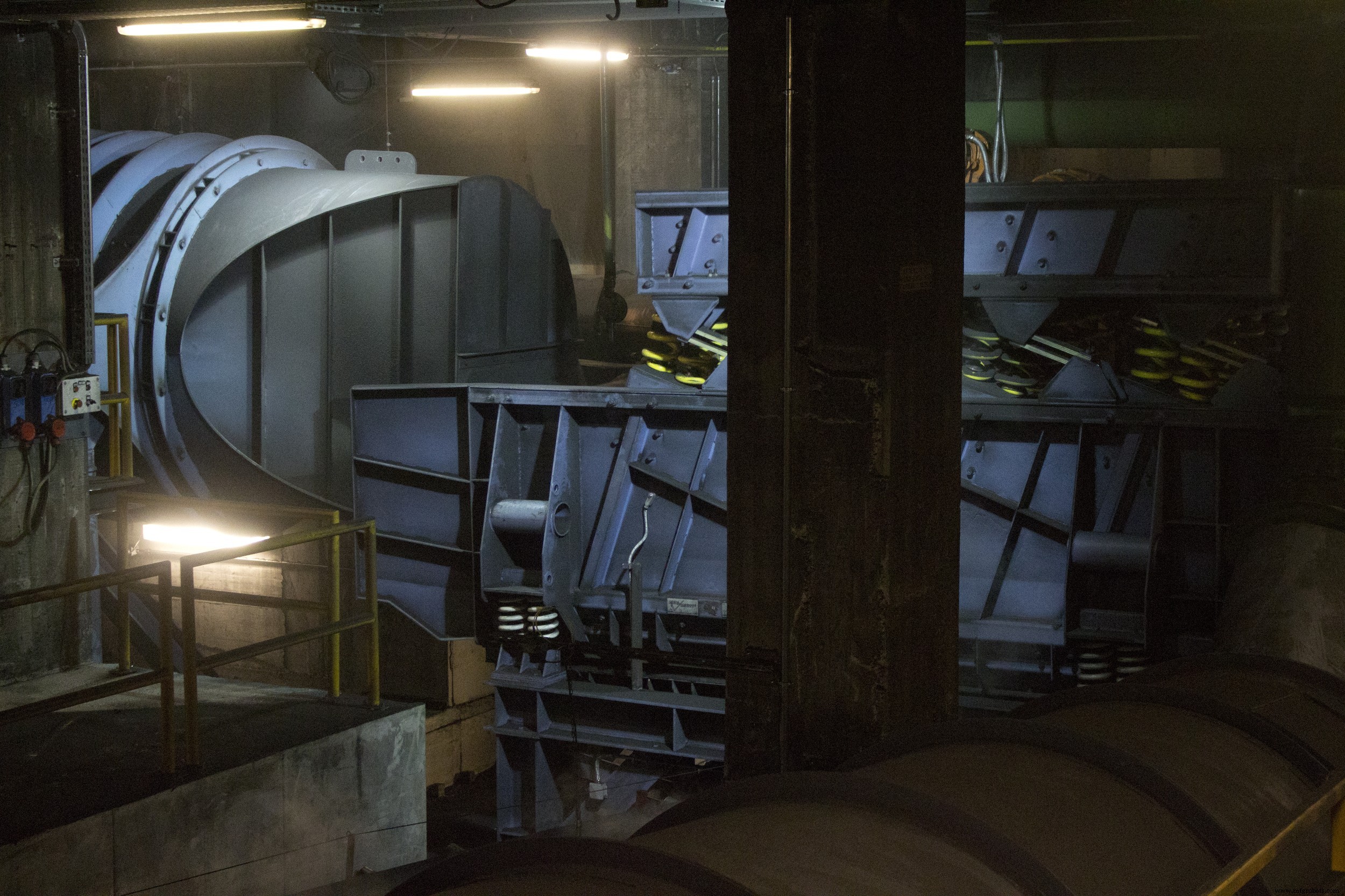 Enhance Foundry Efficiency with Two‑Mass Conveying Shakeouts