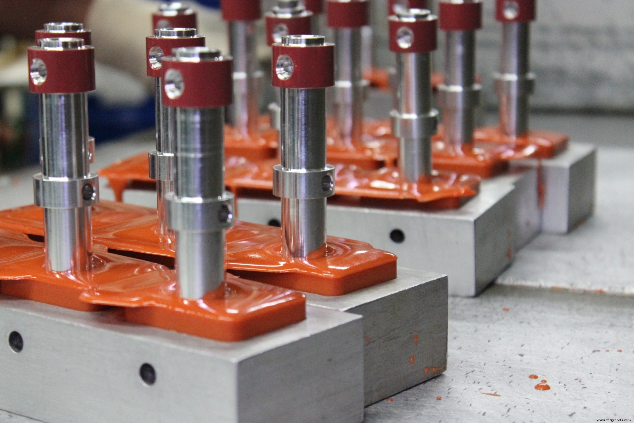 Polyurethane vs Metal: Why Thermoset Polyurethane Outperforms Traditional Metals