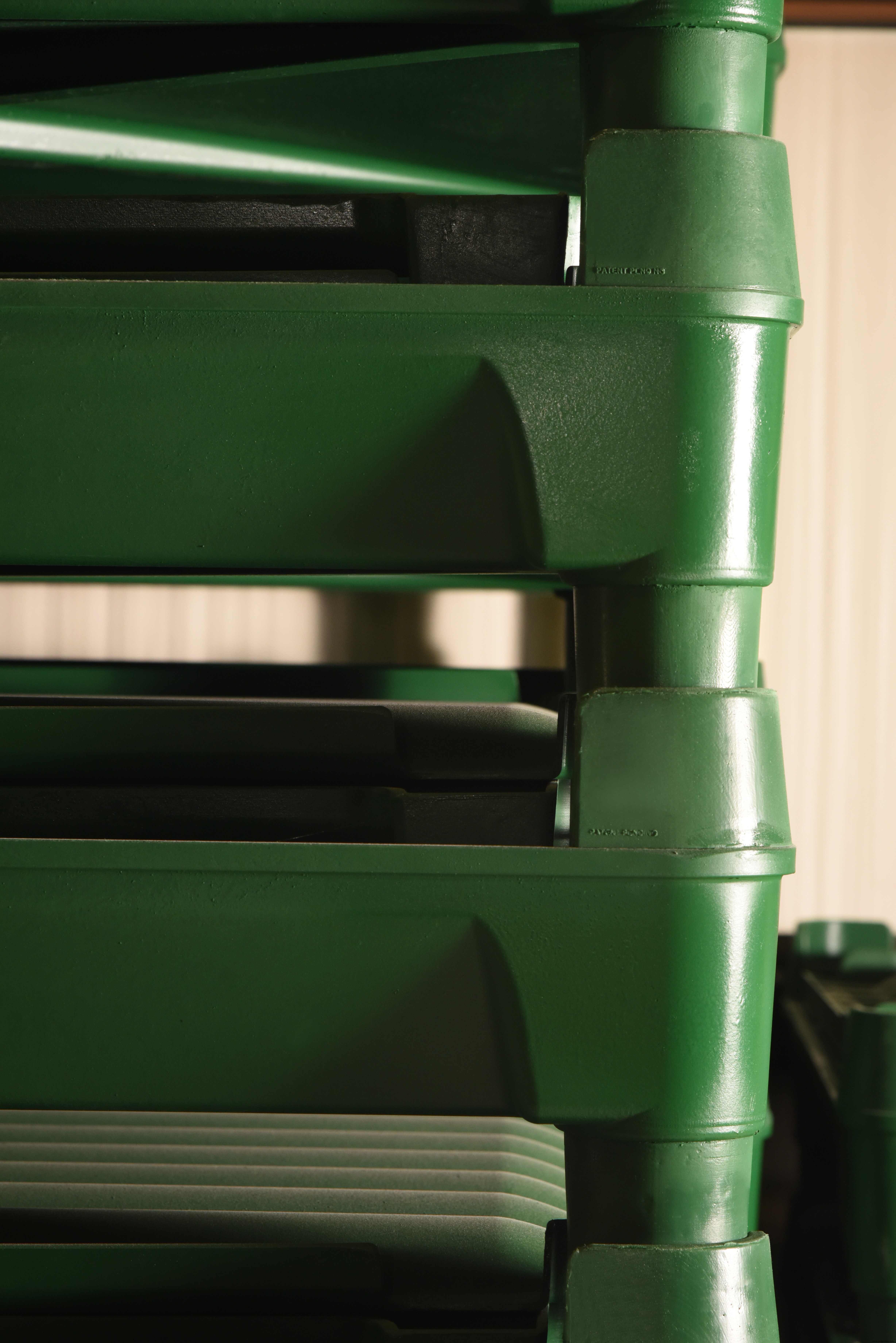 Thermoforming vs Reaction Injection Molding (RIM): Choosing the Right Process for Custom Molded Products