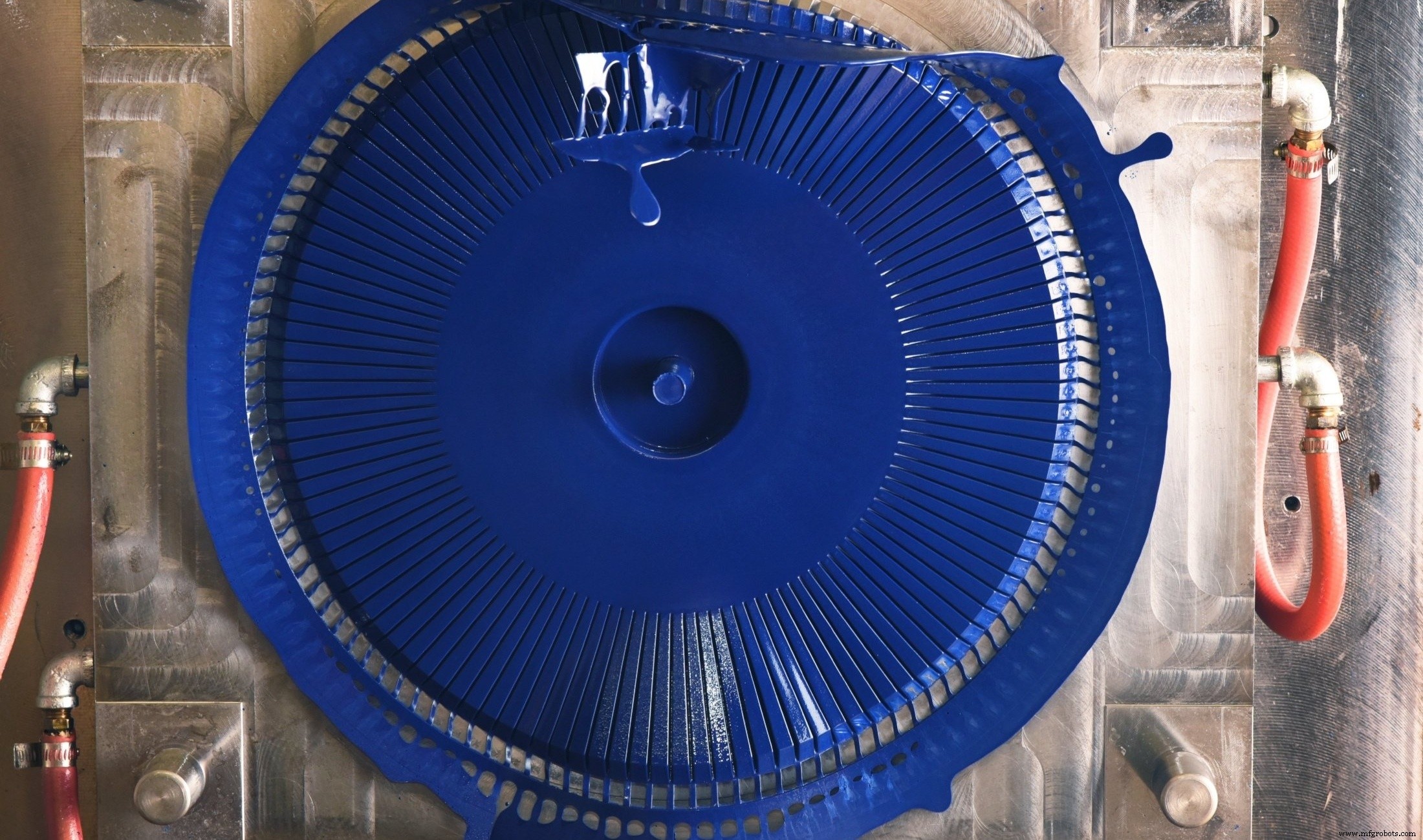 Injection Molding vs RIM: Choosing the Right Process for Complex Designs