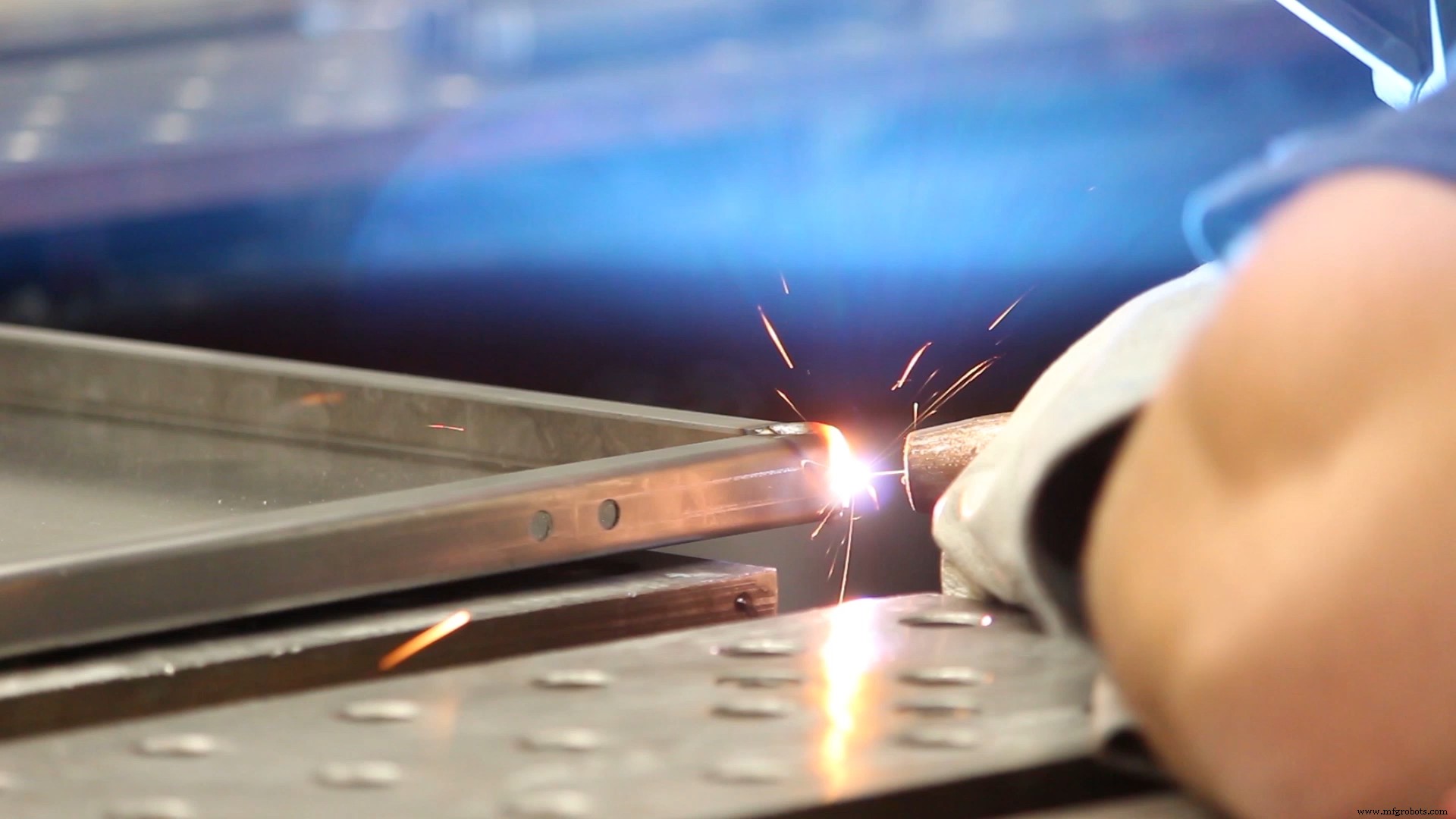 Cold Metal Transfer (CMT) Welding: The Smart Choice for Light‑Gauge Sheet Metal Fabrication