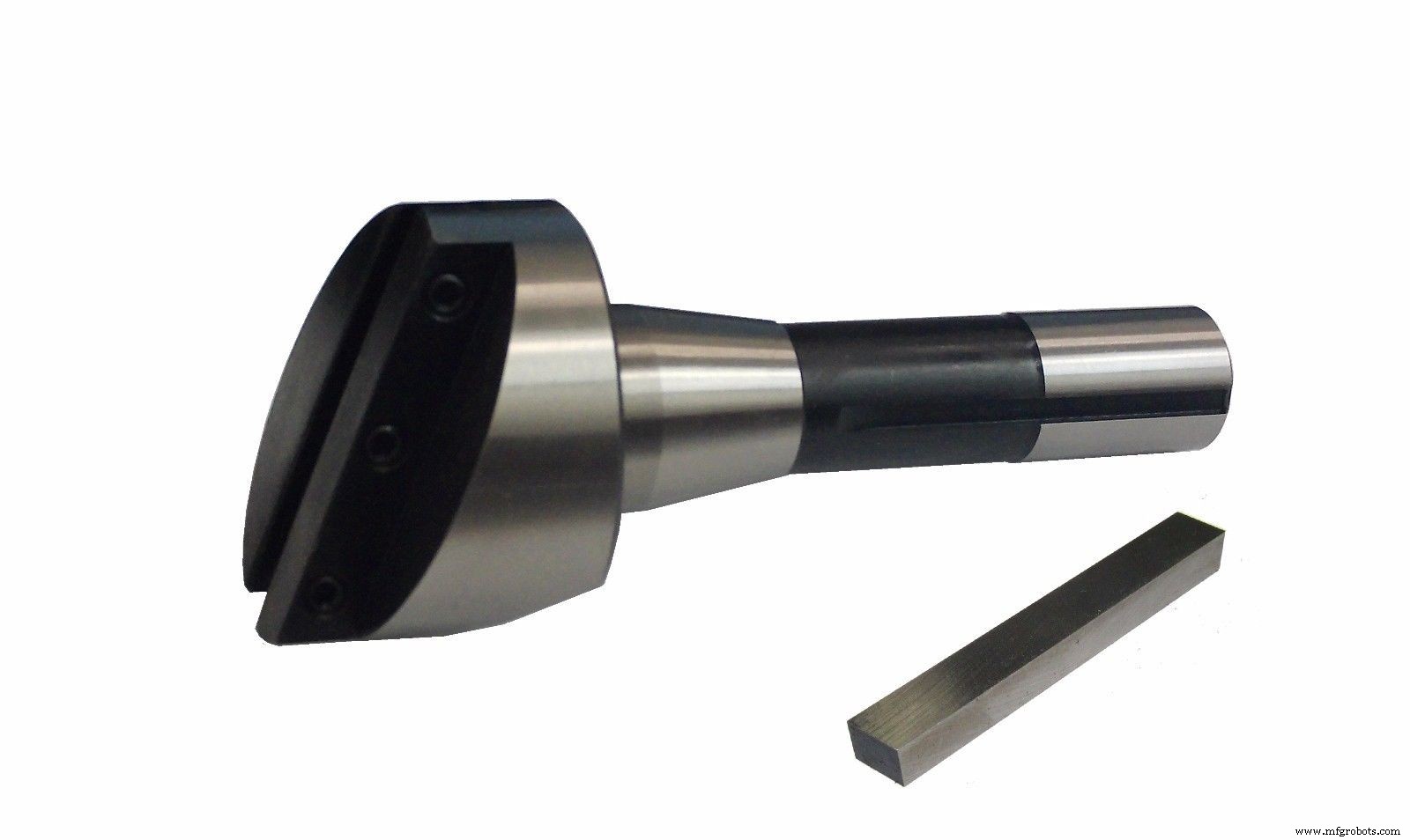 Quick Comparison of CNC Cutting Tools: End Mills, Thread Mills & More