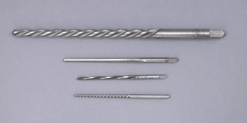 Quick Comparison of CNC Cutting Tools: End Mills, Thread Mills & More
