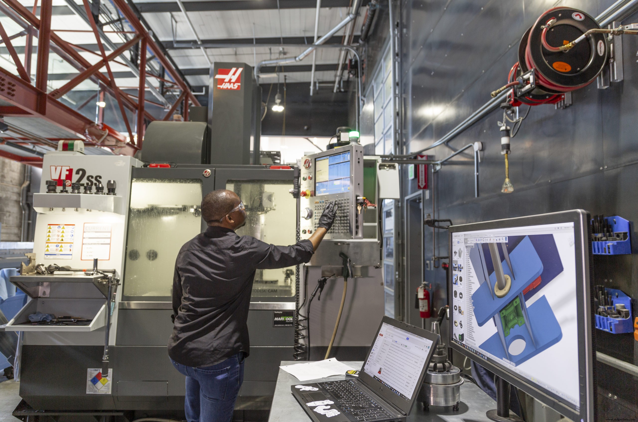 Vertical vs. Horizontal Milling Machines: A Comprehensive Comparison for Shop Owners