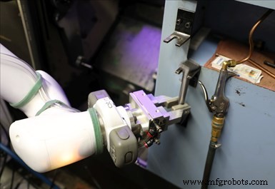 Boosting Job Shop Efficiency with a Compact Cobot Arm