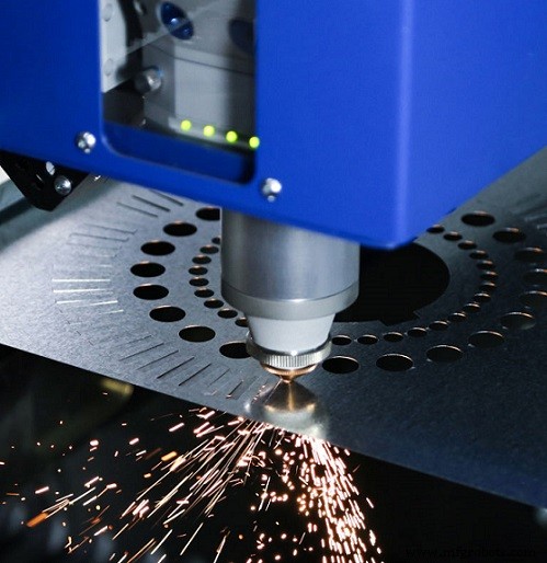 Plasma Cutting vs Laser Cutting: Choosing the Right Technique for Your Project
