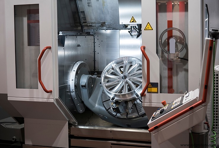 CNC Machining vs Additive Manufacturing: Choosing the Best for Metal Prototypes