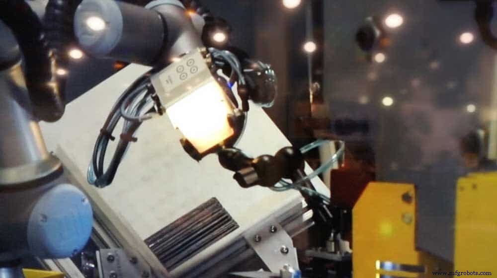 How Collaborative Robotics is Revolutionizing Industry: Benefits, Trends, and Key Applications