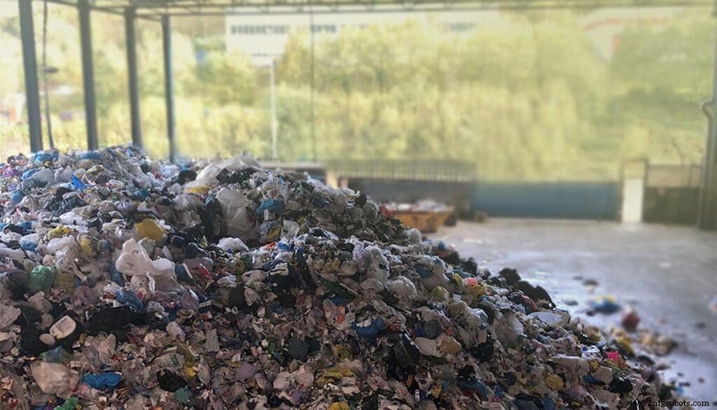 SIARA: AI-Powered Computer Vision for Precise Waste Identification & Sorting