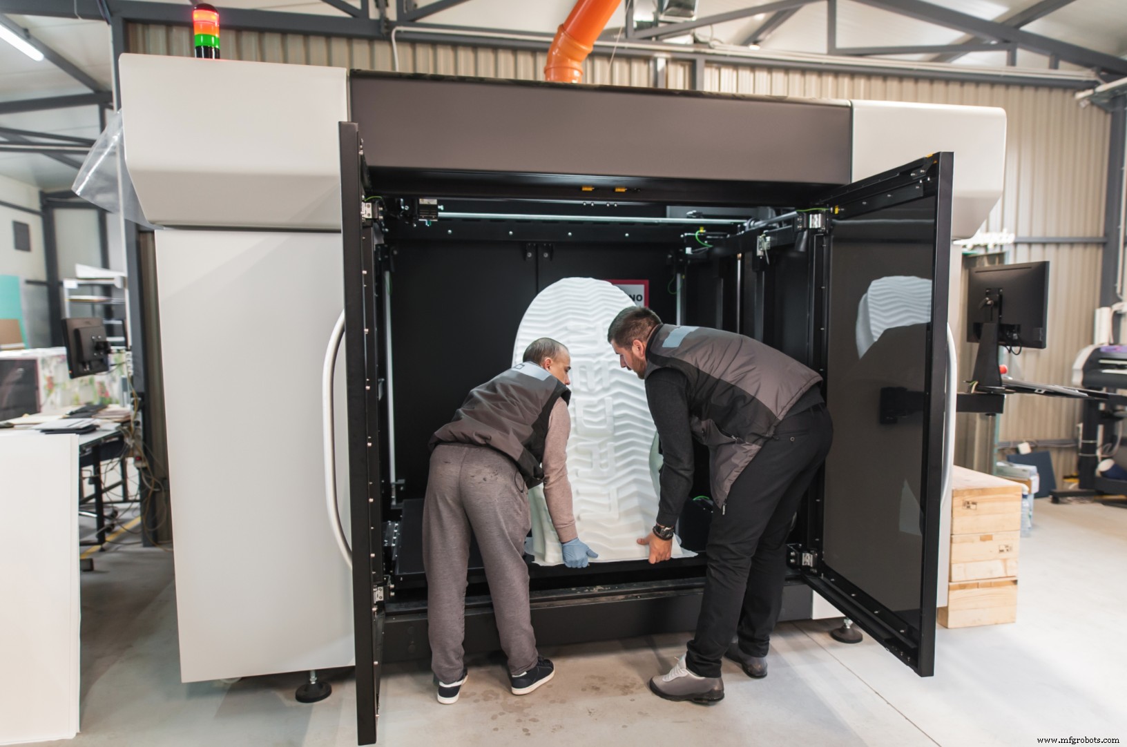 Additive Manufacturing: 5 Essential Insights into 3D Printing for Business Leaders