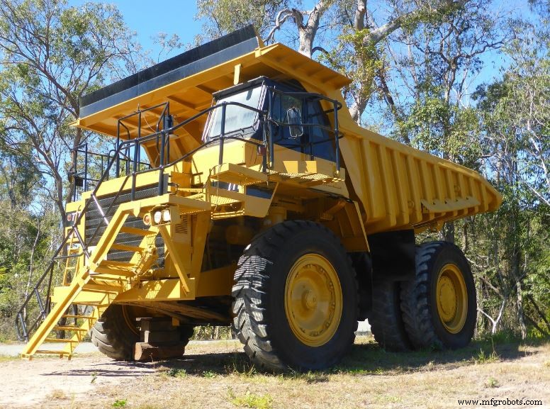 Expert Guide: 4 Essential Tips for Maintaining Large Machinery