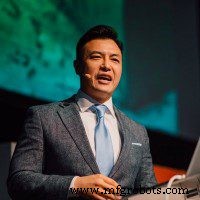 Warehouse Automation: 25 Experts Reveal Key Business Benefits