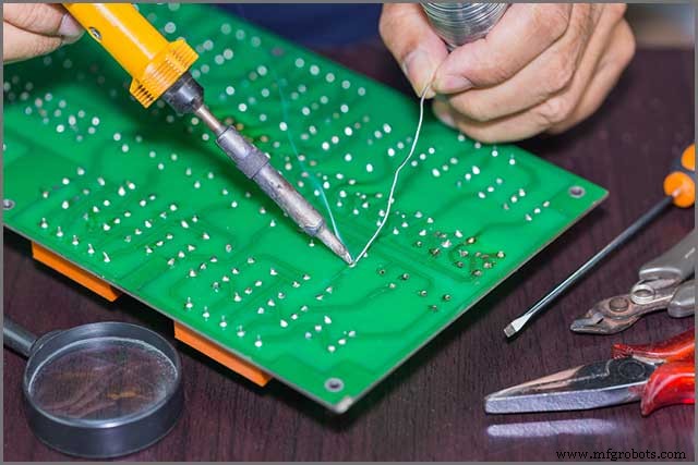 Choosing the Right PCB Manufacturer: A Comprehensive Guide