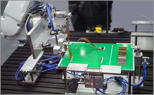 Choosing the Right Rigid-Flex PCB Manufacturer: A Comprehensive Guide