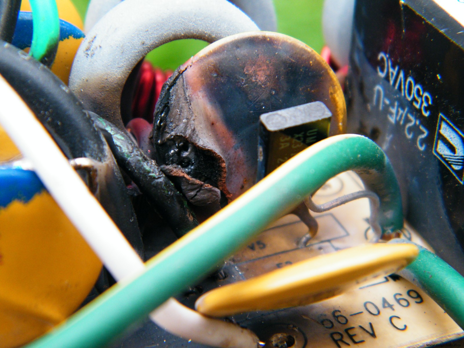 Understanding MOVs: The Essential Guide to Metal Oxide Varistors