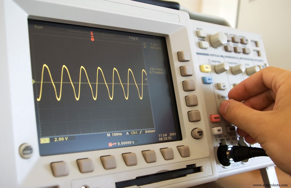 Analog vs. Digital Oscilloscope: How to Pick the Right One for Your Projects