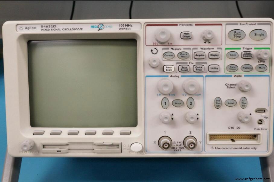 Analog vs. Digital Oscilloscope: How to Pick the Right One for Your Projects