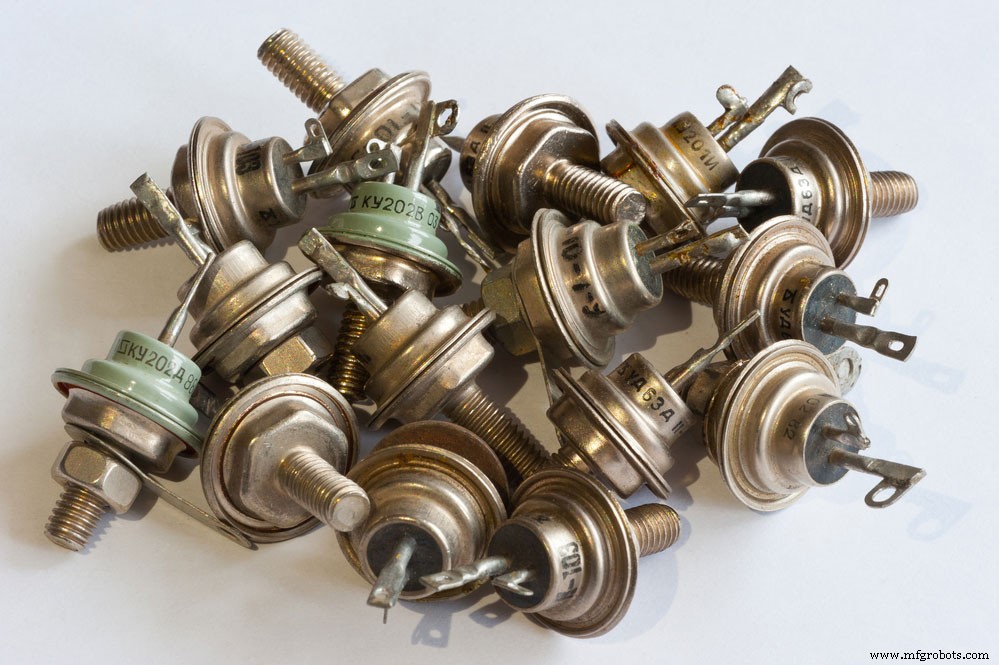 Thyristor vs. Transistor: Core Differences Explained for Power Electronics