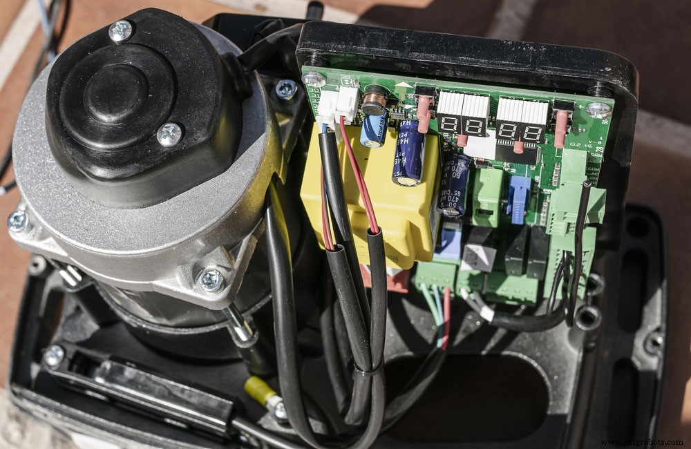 Thyristor vs. Transistor: Core Differences Explained for Power Electronics