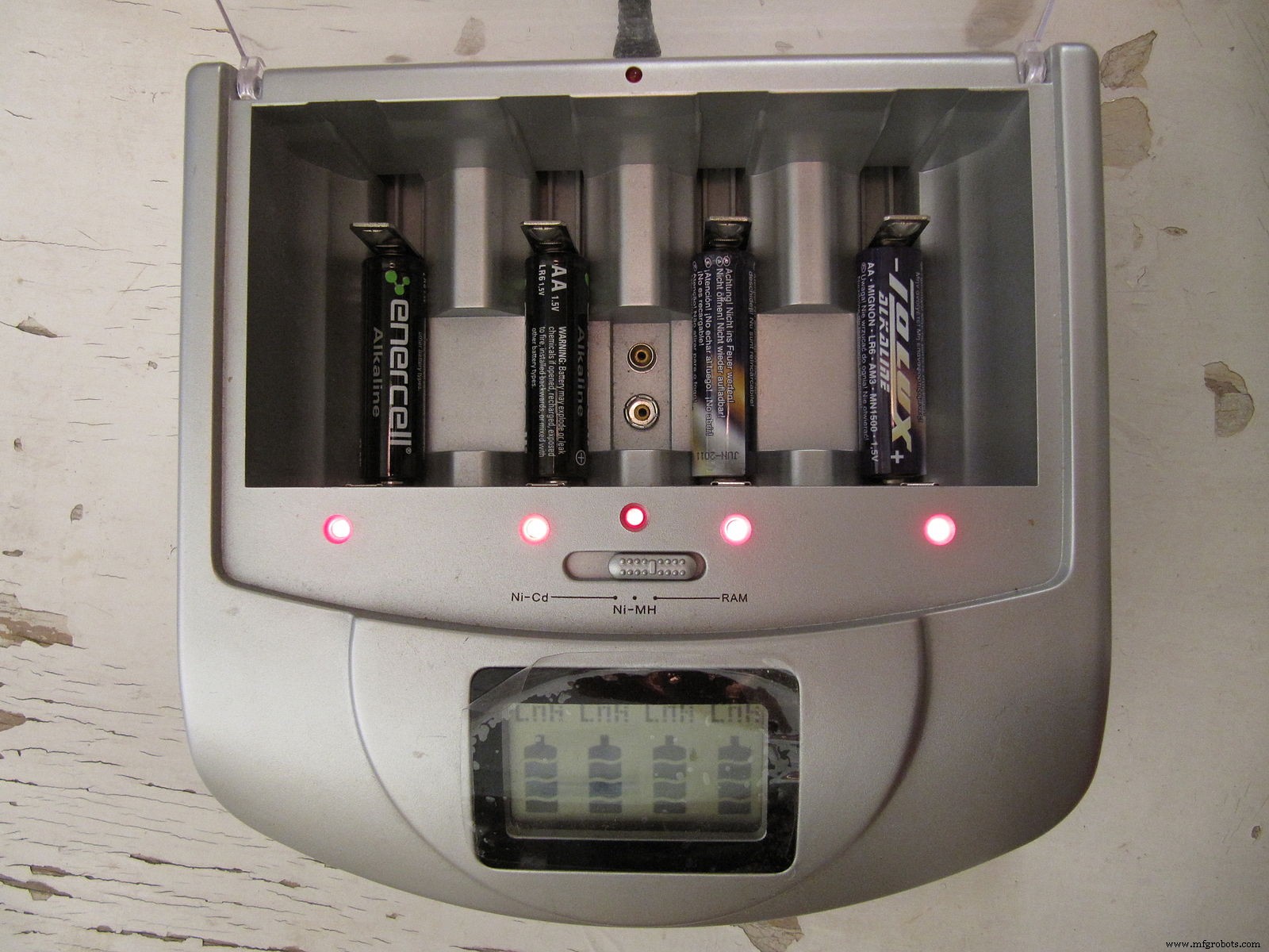 Effortless NiCd Battery Charging: Simple Circuit Guide for DIY Projects