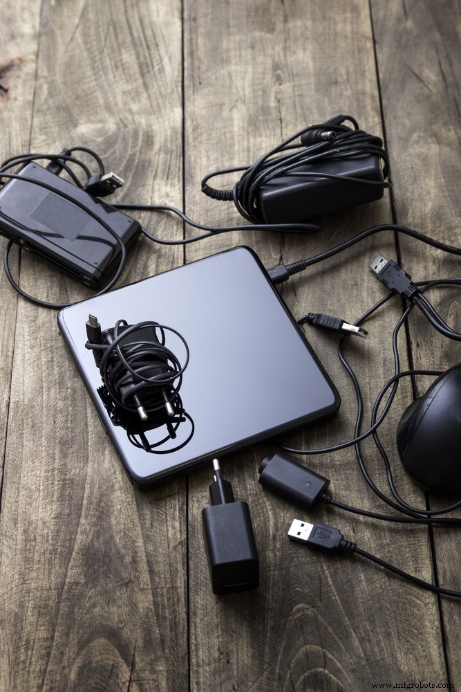 LM7824 Voltage Regulator: Features, Specs, Applications, and Pinout Guide