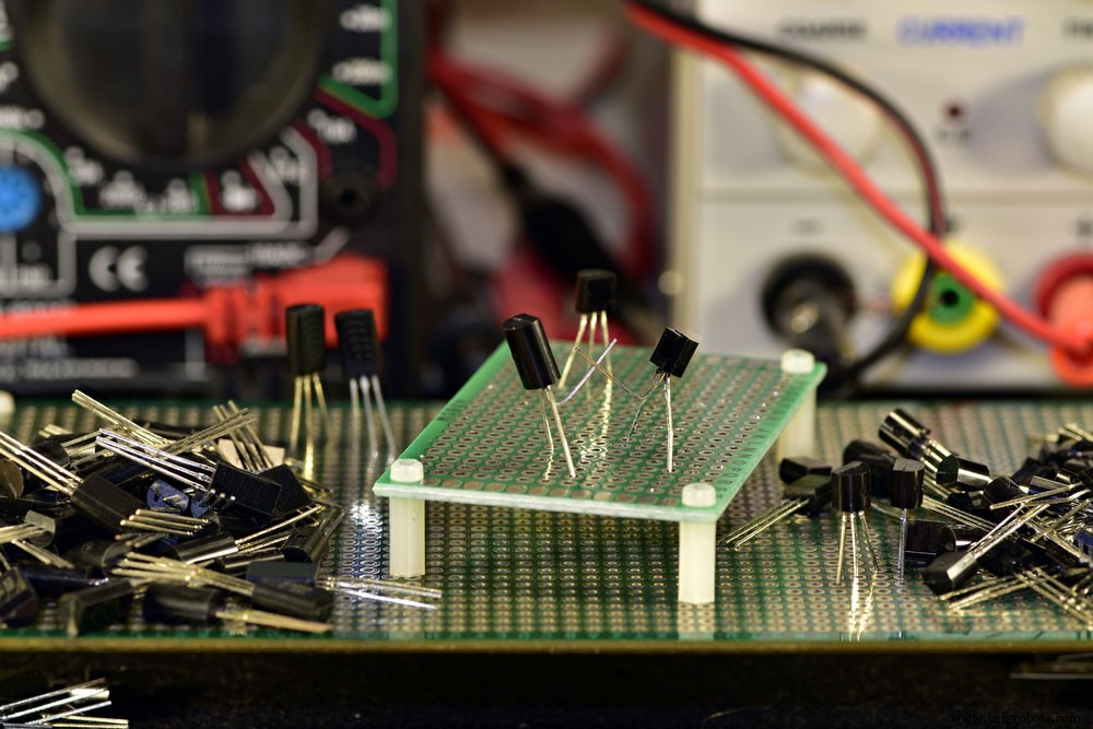 SL100 Transistor Explained: Design, Specs & Applications