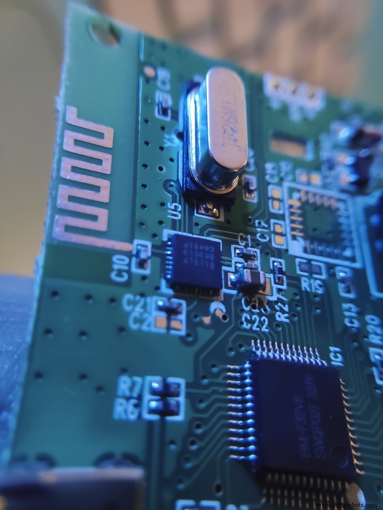 Understanding the Colpitts Oscillator: Design, Applications, and Benefits