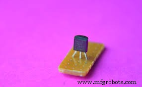 DS18B20 1-Wire Digital Temperature Sensor: Pinout, Key Features & Practical Applications