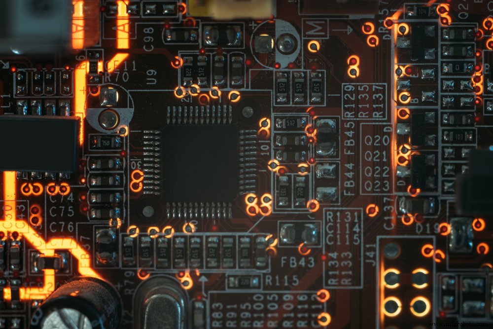 Calculating PCB Trace Width: A Professional Guide to Track Width