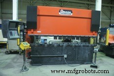 Press Brakes vs. Folding Machines: Choose the Best Metal Forming Solution