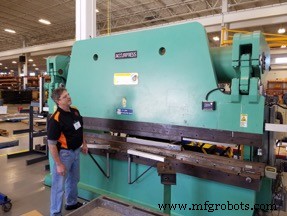 Press Brakes vs. Folding Machines: Choose the Best Metal Forming Solution