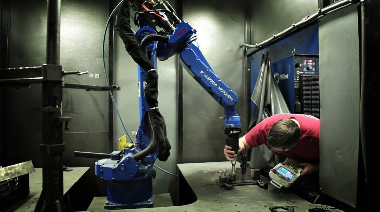 Enhancing Production Efficiency: How Robots and Human Teams Collaborate for Safety and Synergy