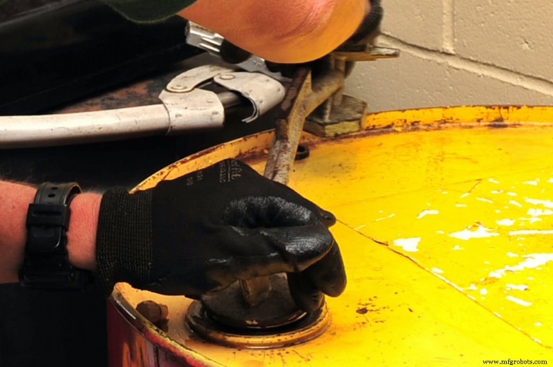 Hydraulic Contamination: Why Clean Fluid Is Crucial for Performance & Cost Savings