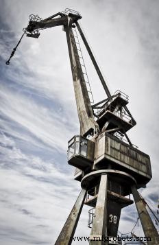 Derrick Cranes Explained: How They Work & Where They re Used