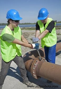 Pipe Wrenches Explained: Design, Function, and How to Use Them