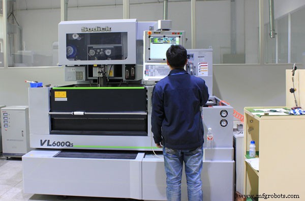 Choosing the Ideal CNC Machining Service: A Practical Guide