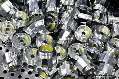 Why a Filtering Chip Conveyor Is Essential for CNC Lathe Operations